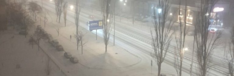 Несамовитий мороз повертається у ці області, названо найхолодніший день для України: синоптики про снігопад і дощ