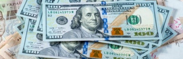 Сьогодні курс валют ошелешив усю Україну, долар таки перетнув психологічну межу: історичний максимум в обмінниках