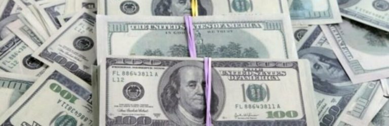Долар треба терміново купувати?: українцям сказали, що буде з курсом валют через затримку міжнародної допомоги