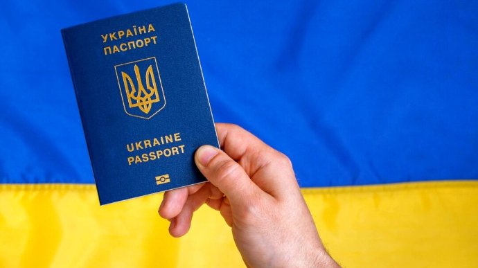 Чоловіків українців за кордоном чекає “неприємний сюрприз” щодо мобілізації