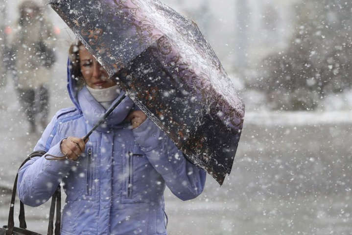 Ураганний вітер та дощі з мокрим снігом: синоптик Діденко попередила про погоду