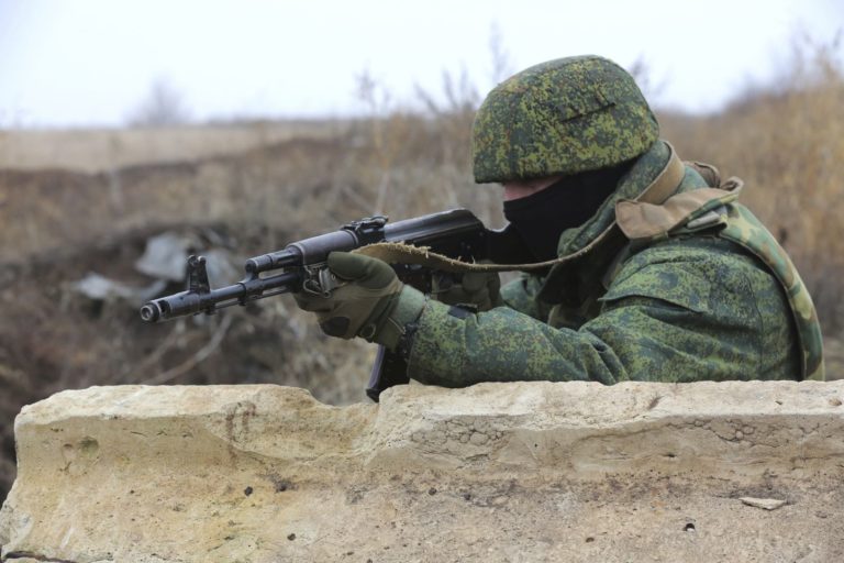 Росіяни цинічно розстріляли двох українських полонених: відео, 18+