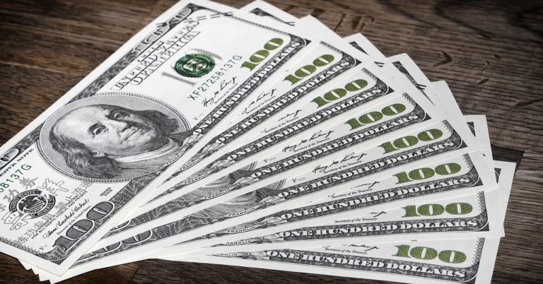 Потрібно запобігти цьому, долар може зірватися остаточно: українцям сказали, чи потрібно терміново бігти в обмінники