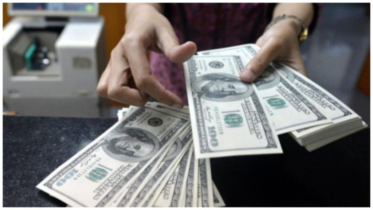 Долар міцно струснуло: банки та обмінки різко оновили курс валют у неділю