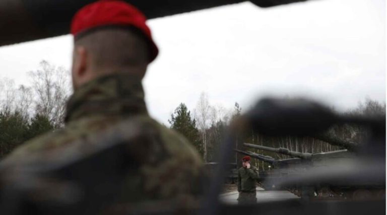 Введення військ НАТО в Україну: як поляки ставляться до ініціативи Макрона — опитування