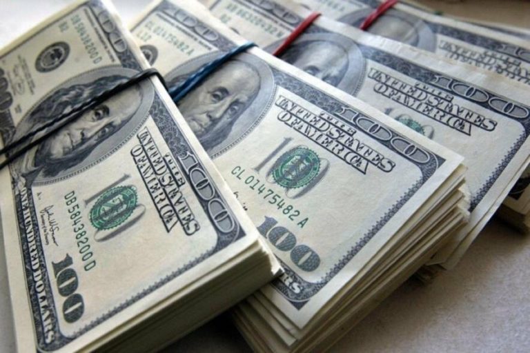 Неочікуване подорожчання валюти приголомшило українців, долар несеться вгору і позбавляє спокою: що в обмінниках