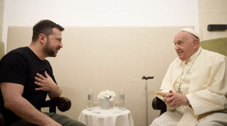 Зеленський зустрівся з Папою Римським: про що говорили (відео)