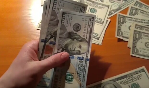 Ліміт на долари для людей: скільки українцям дозволили мати валюти