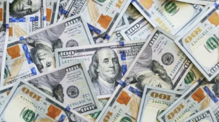 Банки готуються змінювати курс долара: українців попередили, чого очікувати найближчими днями