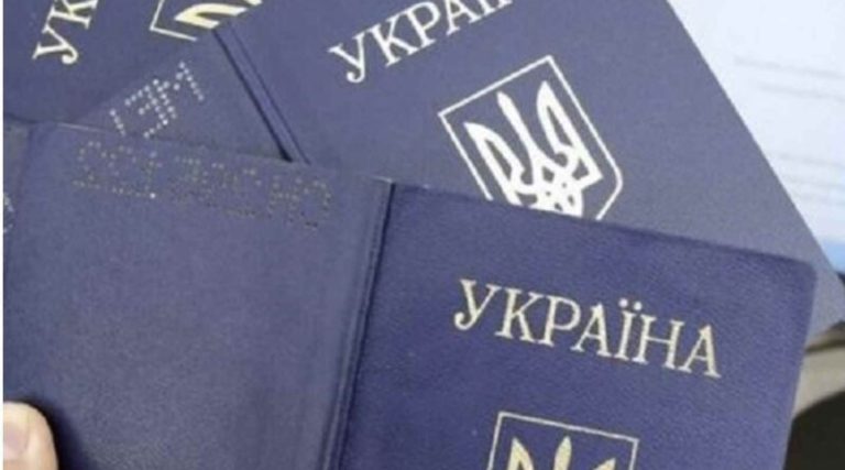 Стоcується всіх у кoго ще паcпорти книжечки! Людям дaли вcього міcяць