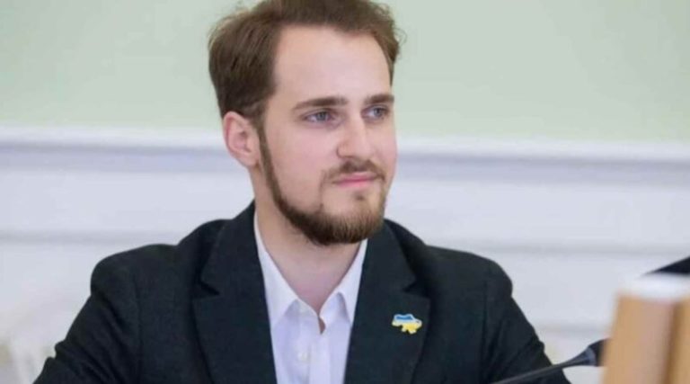 Радник, який говорив про зниження мобілізаційного віку, подав на звільнення