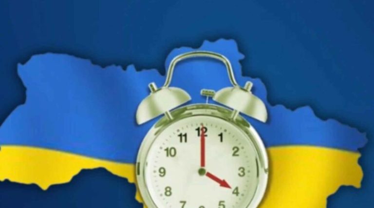 Незабаром Україна перейде на літній час. Чому годинники переводять у вихідні, коли та навіщо почали це робити