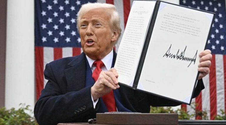 Американці В ЛЮТІ! Сенат ВИБУХНУВ реакцією на рішення ТРАМПА. Тепер все стало ЯСНО як білий день